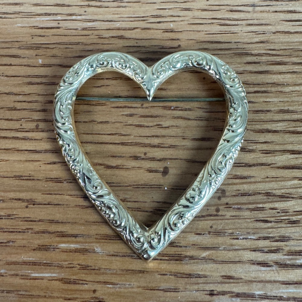 Vintage Gold Tone Open Heart‎ Brooch Pin Embossed Scrollwork Romantic